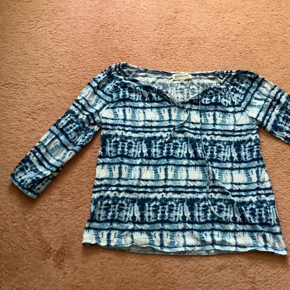 5 Medium sized Tops - Picture 3 of 10